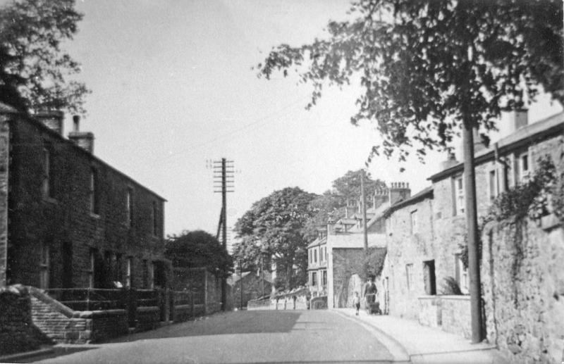West End 1939.JPG - The Main Street at West End, Long Preston. On the left is Guy's Cottages with the walled front gardens in the summer of 1939.